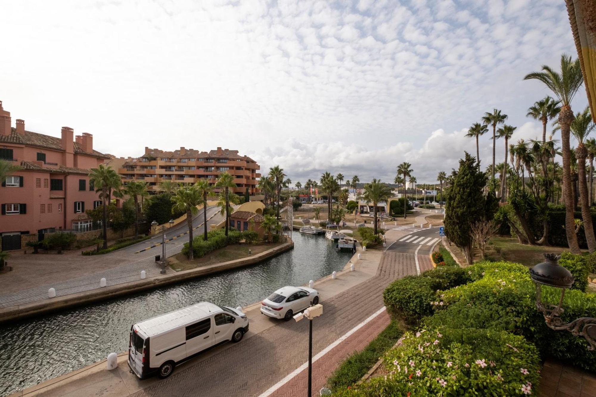 Aquamarine Apartment In Marina Sotogrande Bagian luar foto